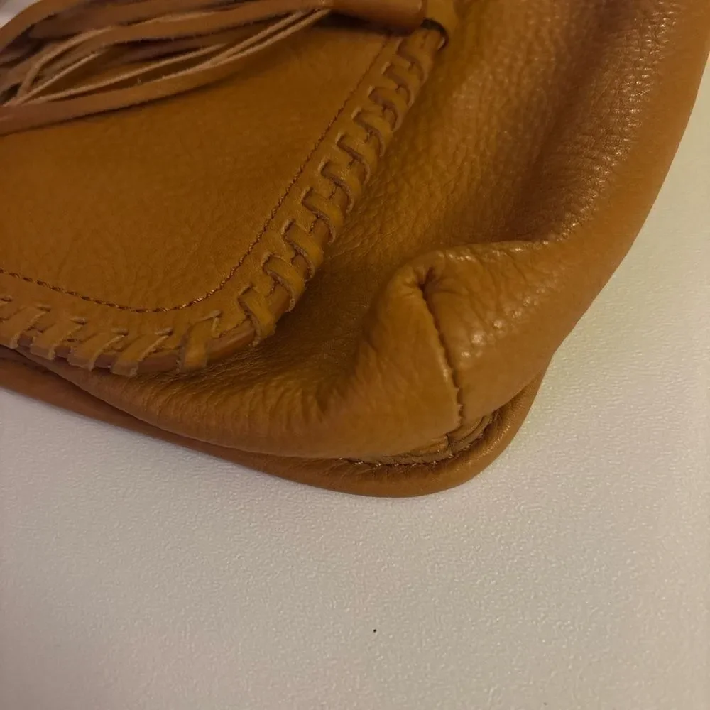 Rare~Hobo Bramble 100% Leather Crossbody Bag in Cashew